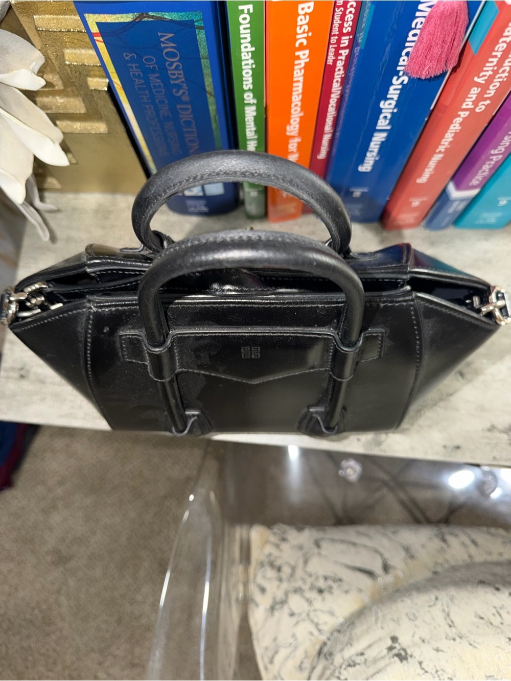 Authentic Leather Givenchy with silver lock handbag with crossbody strap - Picture 3 of 7